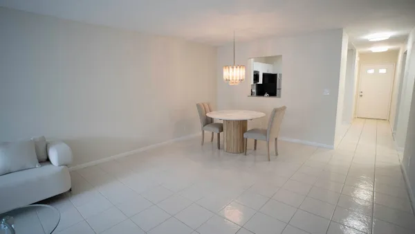 $2,500 | 9110 Fairbanks Lane, Unit 4, Boca Raton, FL 33496
