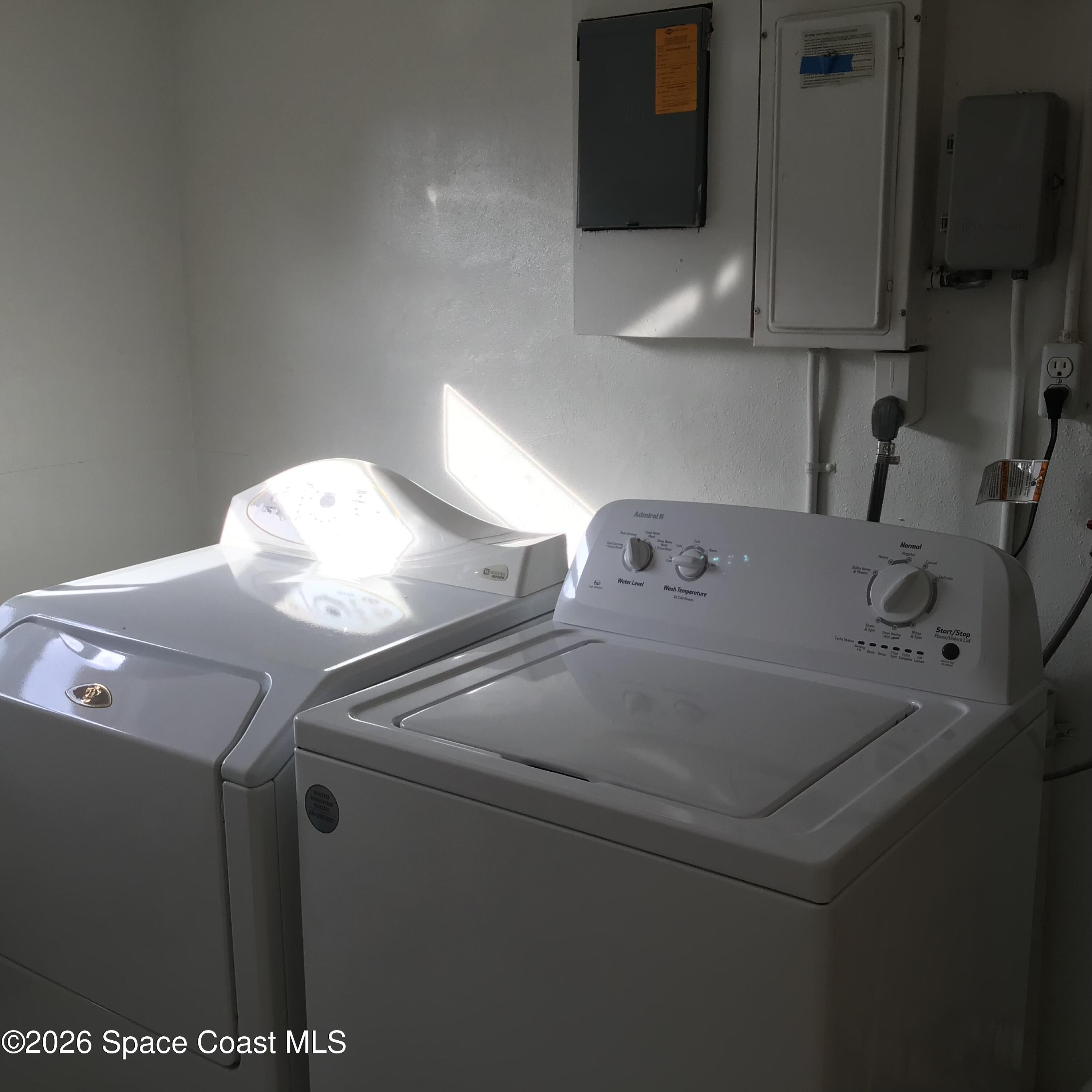 2360 Warwick Road Melbourne, FL 32935 - Photo 10 of 12 a utility room with dryer and washer