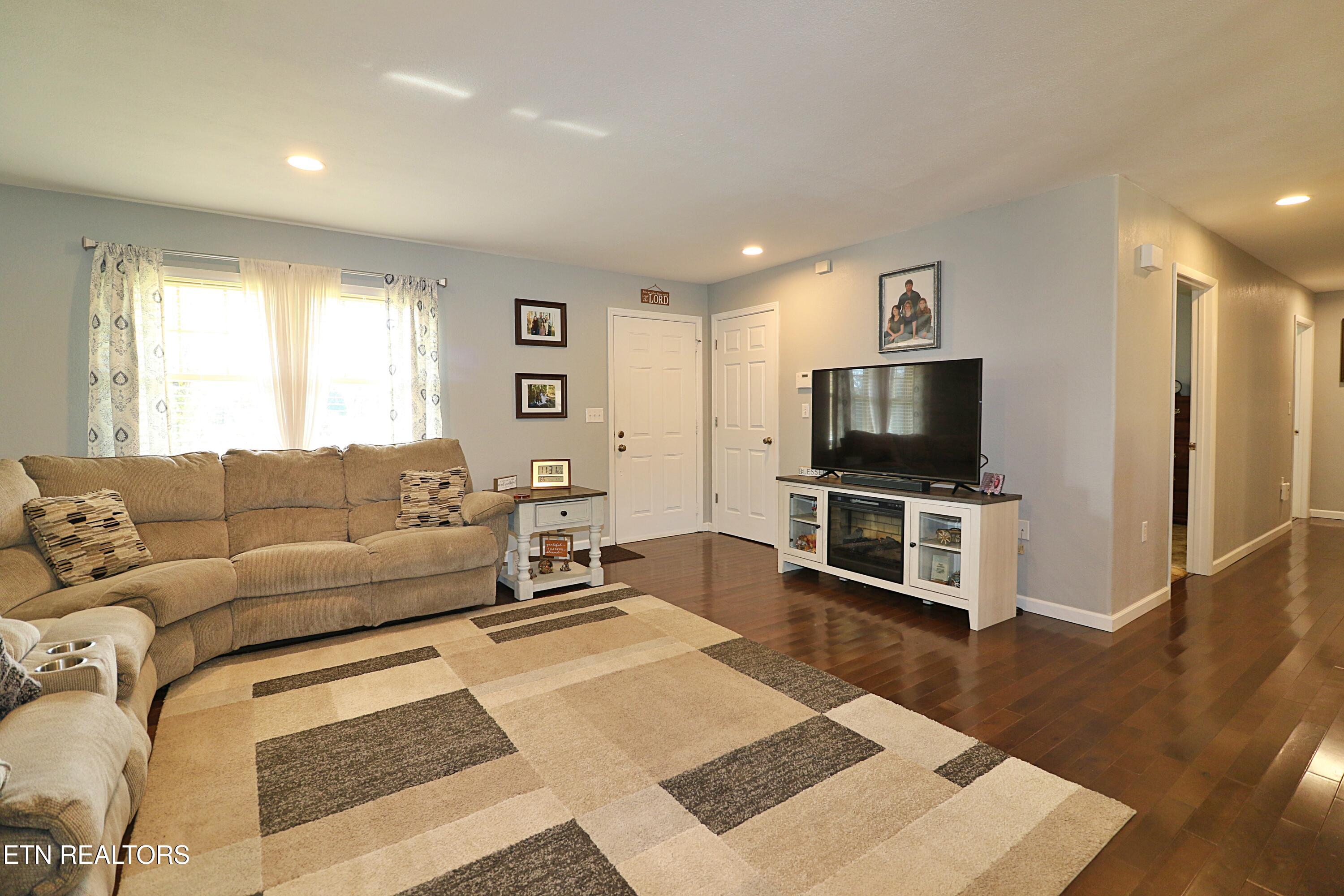 1058 Mountain View Road Robbins, TN 37852 - Photo 8 of 55 094A2454