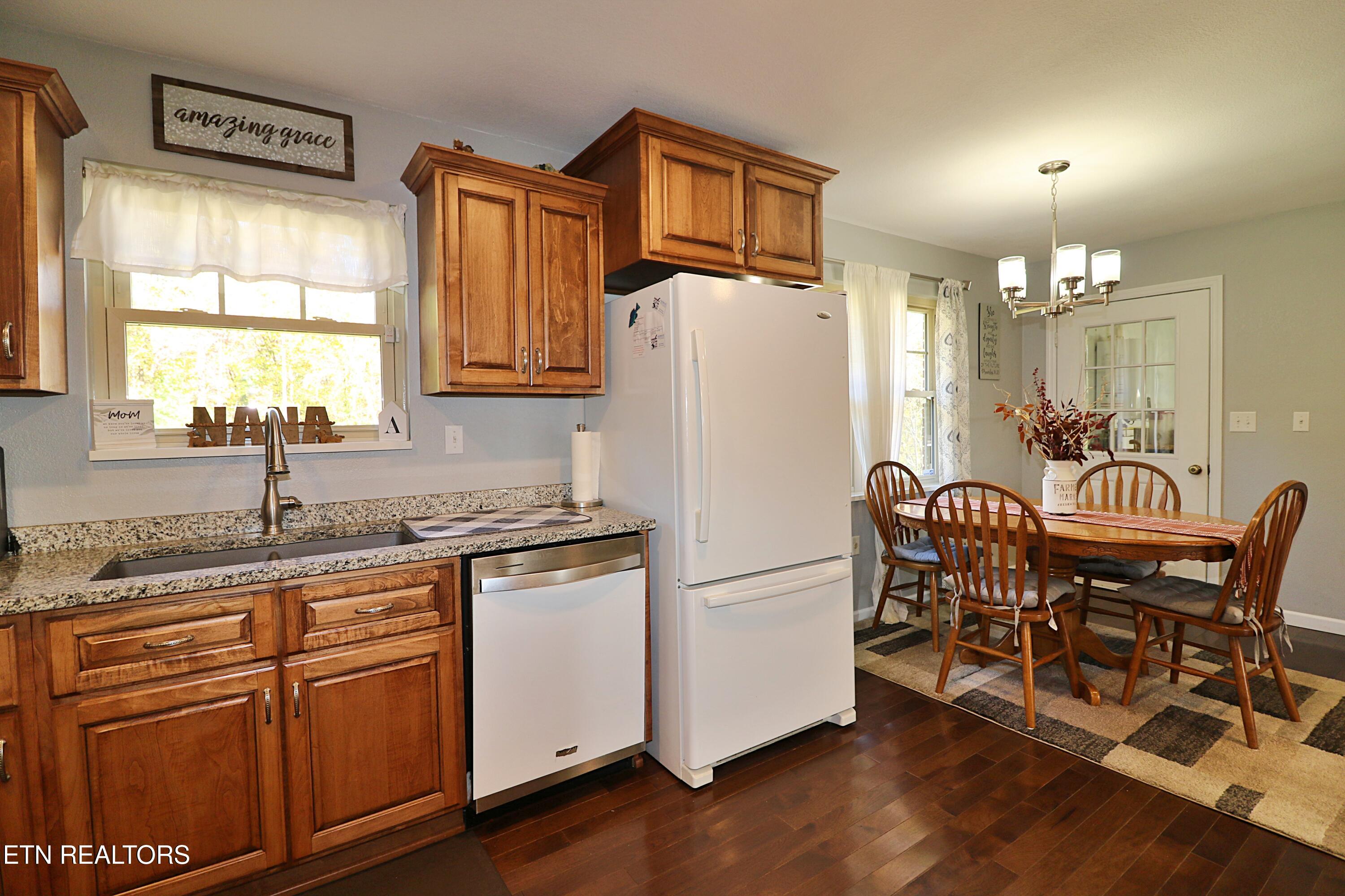 1058 Mountain View Road Robbins, TN 37852 - Photo 10 of 55 094A2459