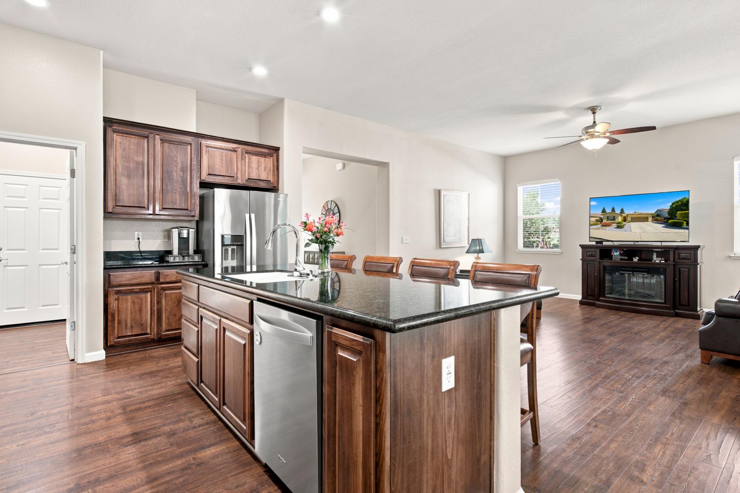 671 Cathedral Way Tracy, CA 95304 - Photo 23 of 38