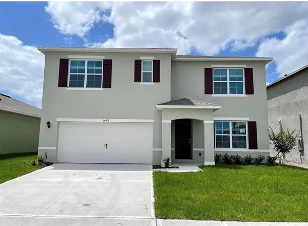 a view of a house with backyard and garden