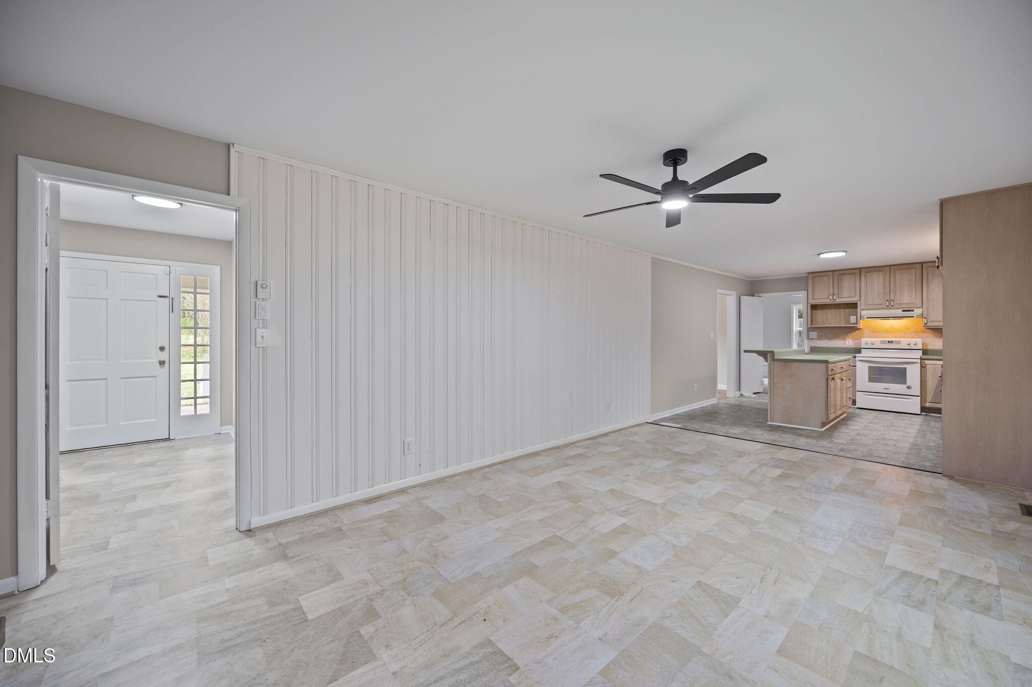 637 Buck Jones Road Raleigh, NC 27606 - Photo 19 of 32 a view of a livingroom with a kitchen