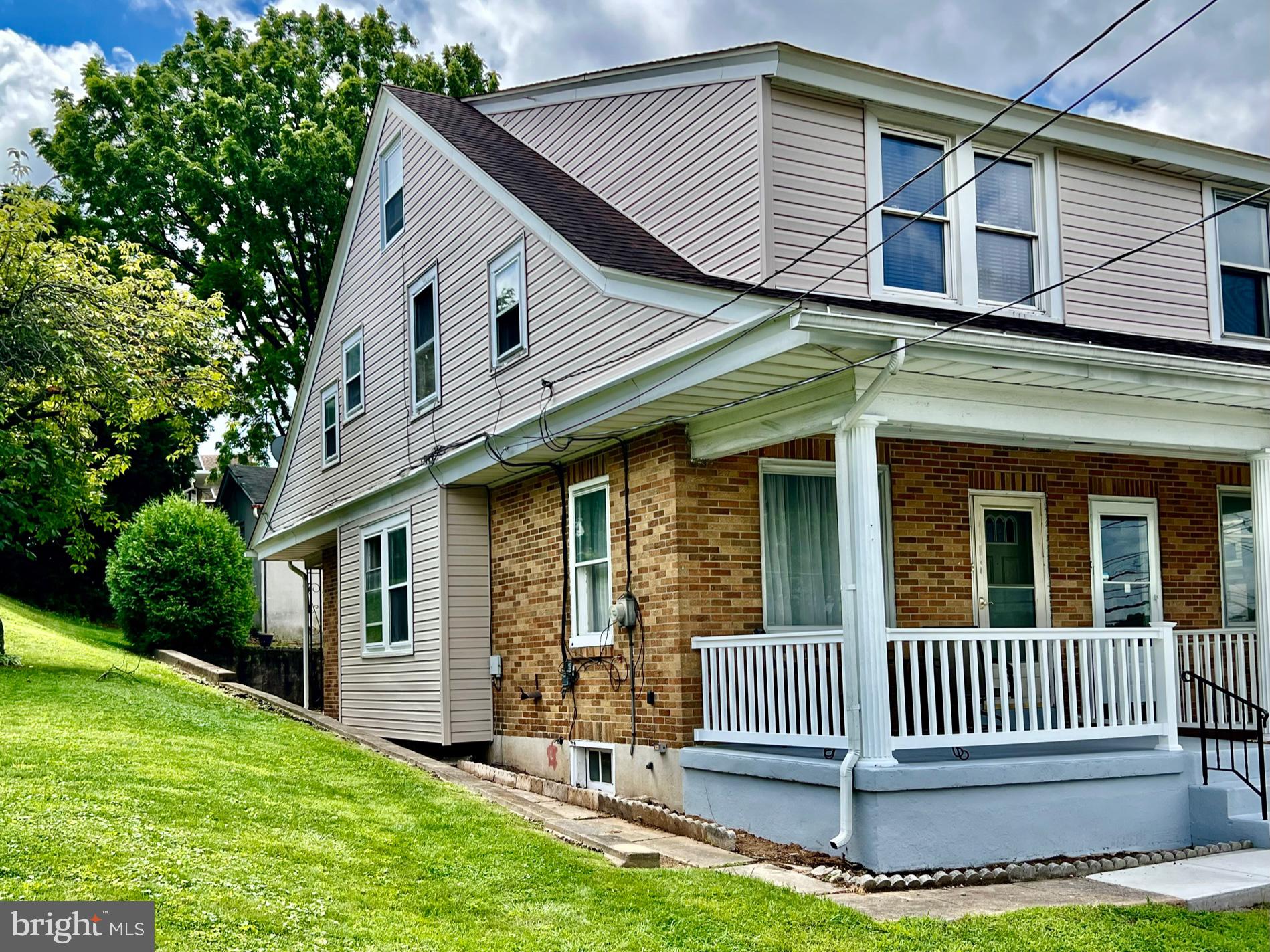 990 Upland Avenue Reading, PA 19607 - Photo 1 of 21 Side of Home