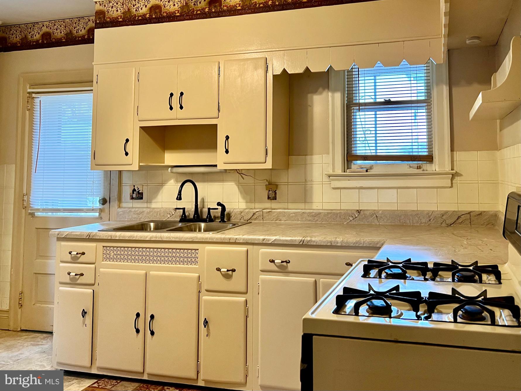990 Upland Avenue Reading, PA 19607 - Photo 8 of 21 Kitchen