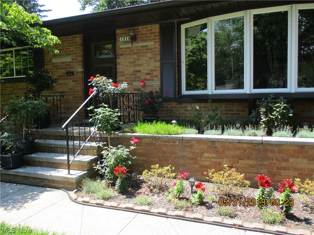 21516 Mastick Road Cleveland, OH 44126 - Photo 3 of 34