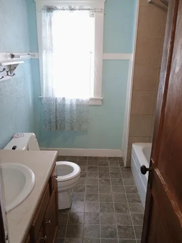 $159,900 | 212 North Magnolia Avenue, Lansing, MI 48912