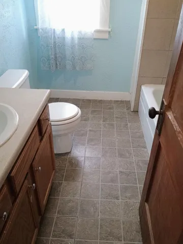 $159,900 | 212 North Magnolia Avenue, Lansing, MI 48912