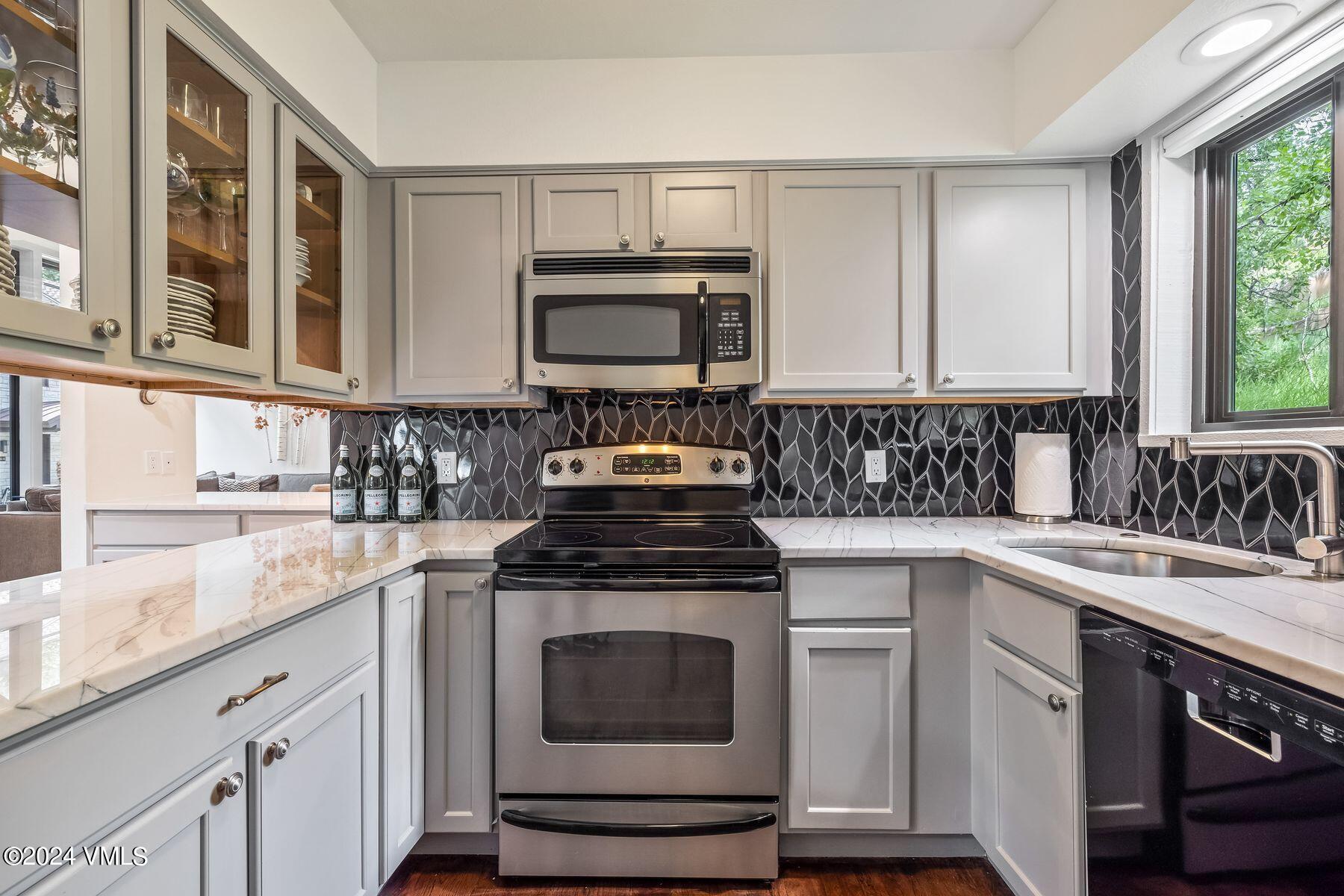 4770 Big Horn Road, Unit H4 Vail, CO 81657 - Photo 16 of 38 Kitchen