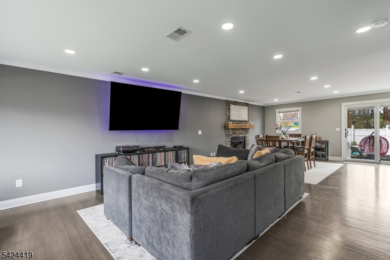 220 3rd Street Warren, NJ 07059 - Photo 3 of 33