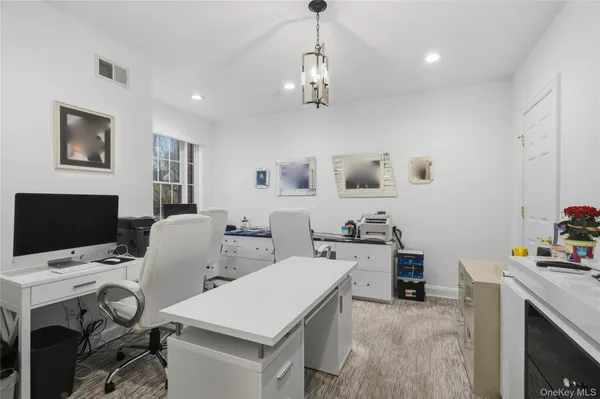 $2,795,000 | 23 Hathaway Lane, Manhasset, NY 11030