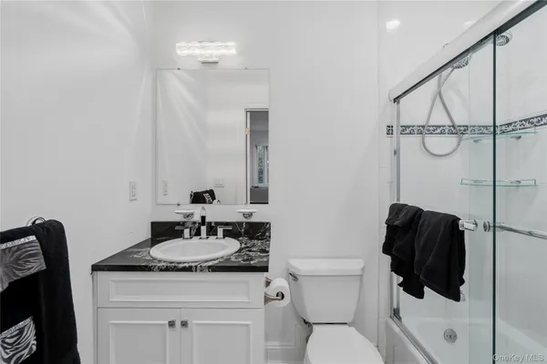 $2,795,000 | 23 Hathaway Lane, Manhasset, NY 11030