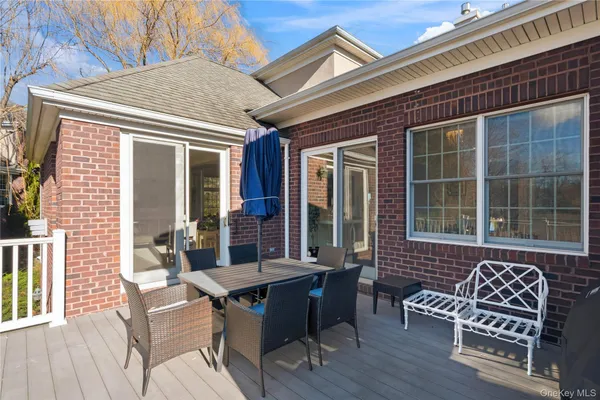 $2,795,000 | 23 Hathaway Lane, Manhasset, NY 11030