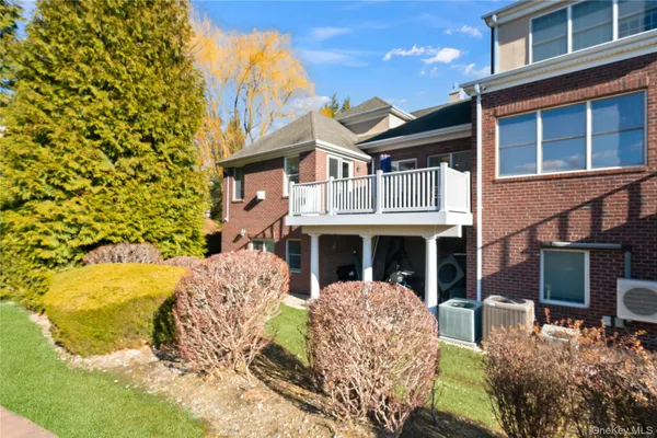 $2,795,000 | 23 Hathaway Lane, Manhasset, NY 11030