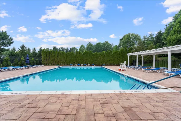 $2,795,000 | 23 Hathaway Lane, Manhasset, NY 11030