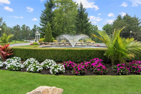 $2,795,000 | 23 Hathaway Lane, Manhasset, NY 11030