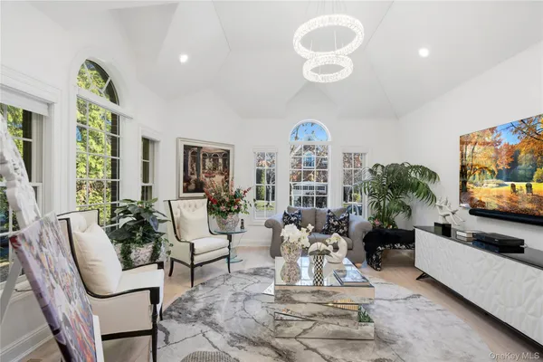 $2,795,000 | 23 Hathaway Lane, Manhasset, NY 11030