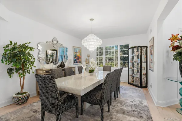 $2,795,000 | 23 Hathaway Lane, Manhasset, NY 11030