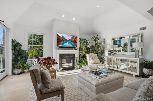 $3,199,000 | 23 Hathaway Lane, Manhasset, NY 11030