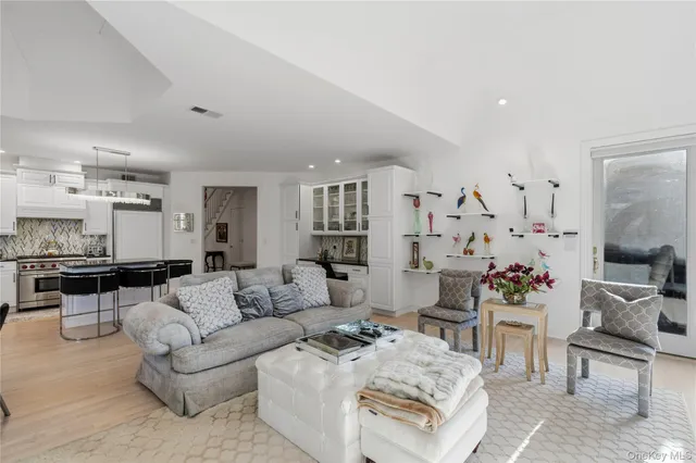 $3,199,000 | 23 Hathaway Lane, Manhasset, NY 11030