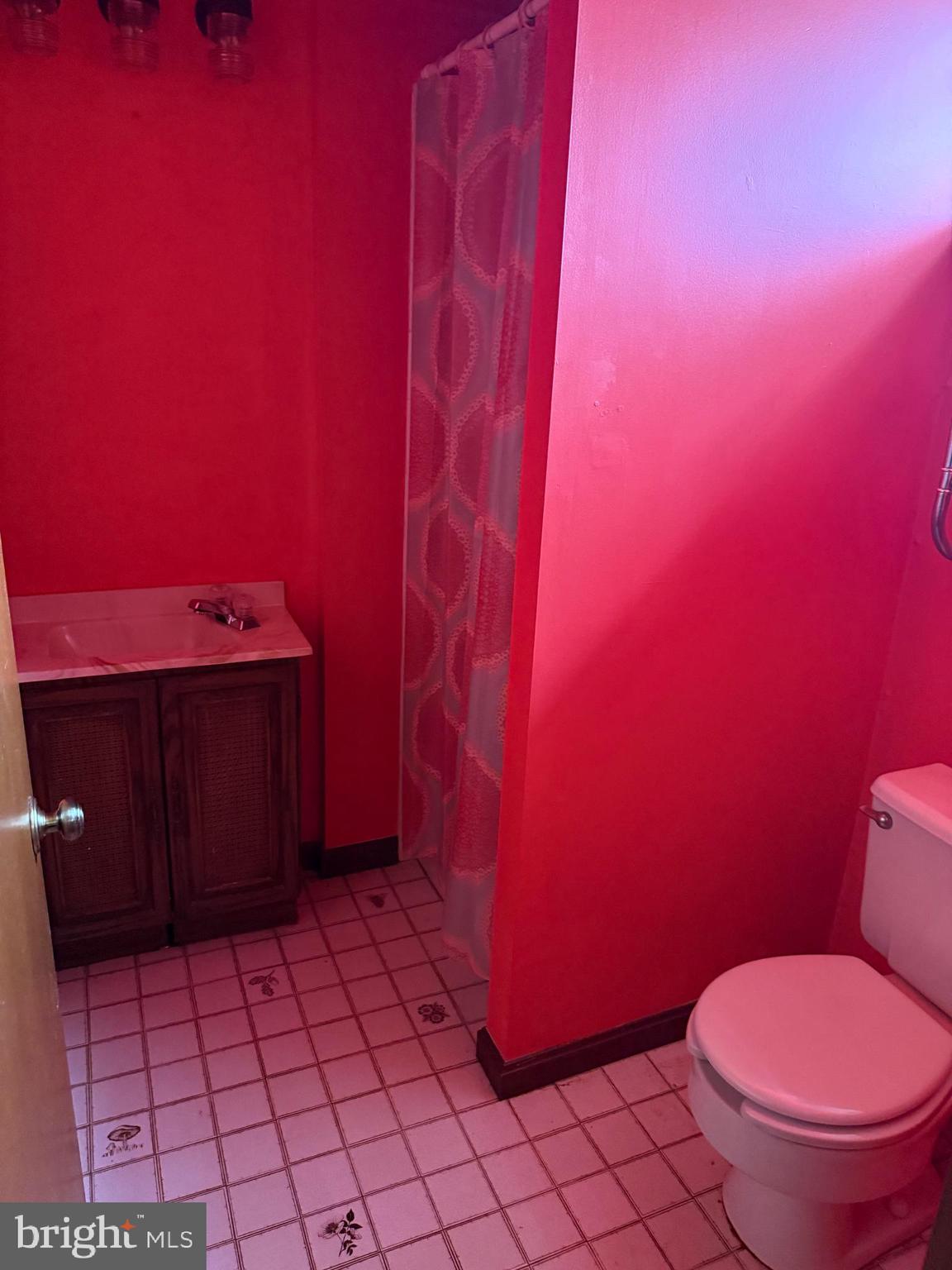 1929 Edgewood Road Towson, MD 21286 - Photo 8 of 10 a bathroom with a toilet