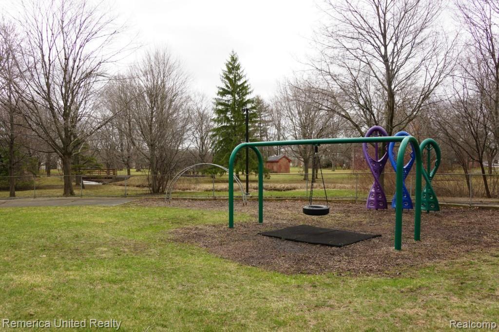 29700 Fox Grove Road Farmington Hills, MI 48334 - Photo 42 of 48