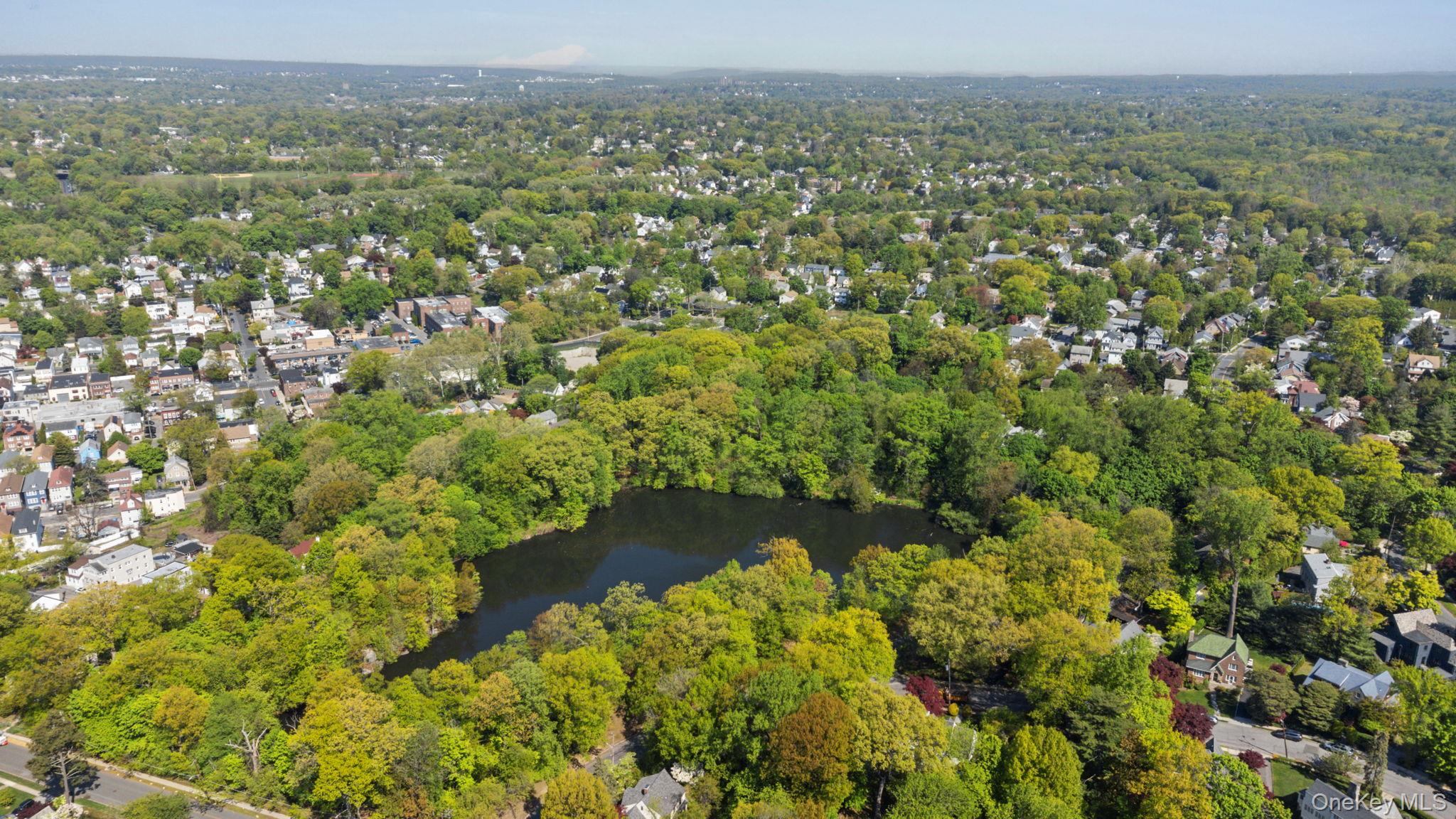209 Storer Avenue New Rochelle, NY 10801 - Photo 34 of 39 a view of a green field