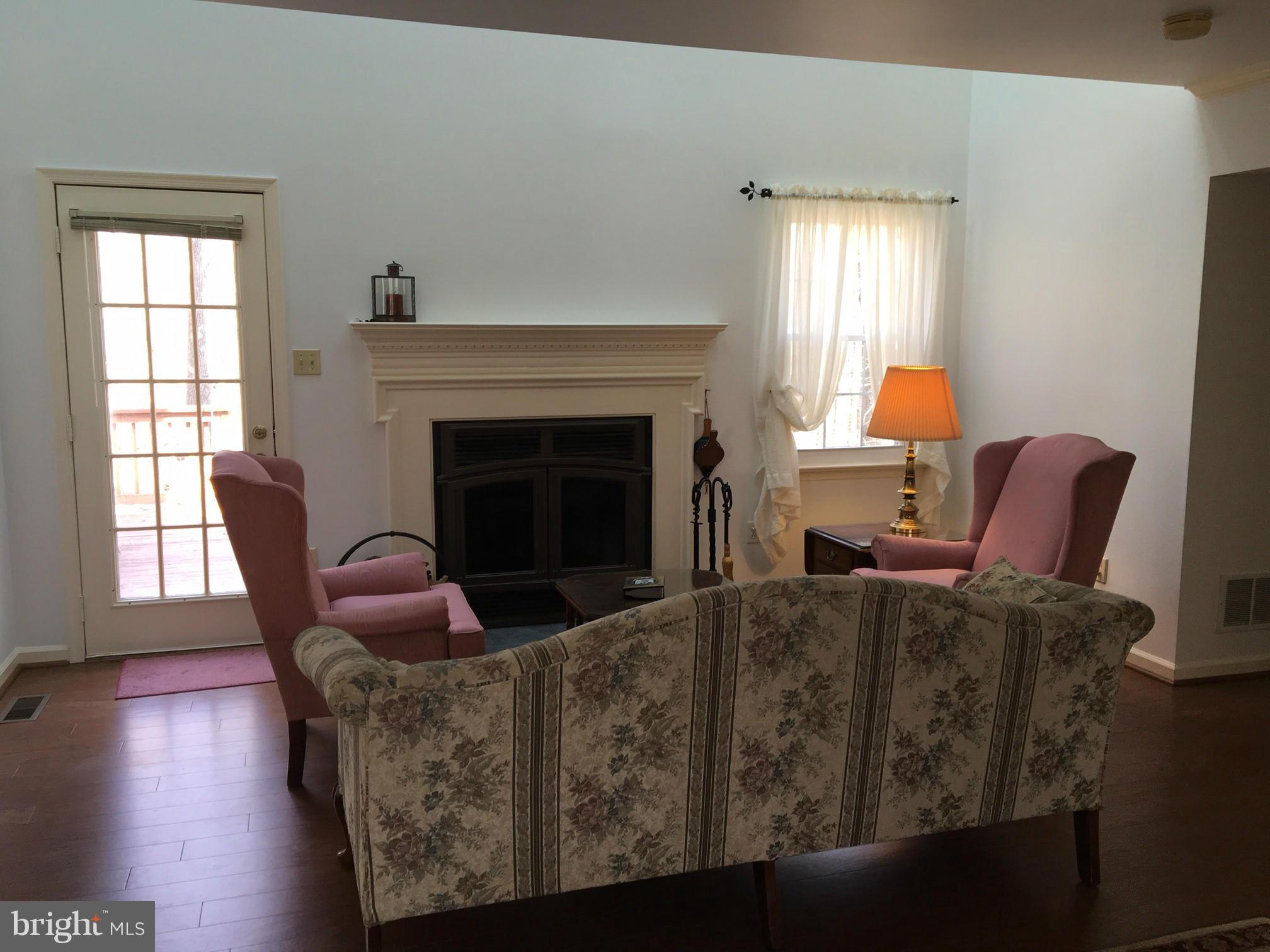 3709 Roop Road New Windsor, MD 21776 - Photo 4 of 29 Living Room