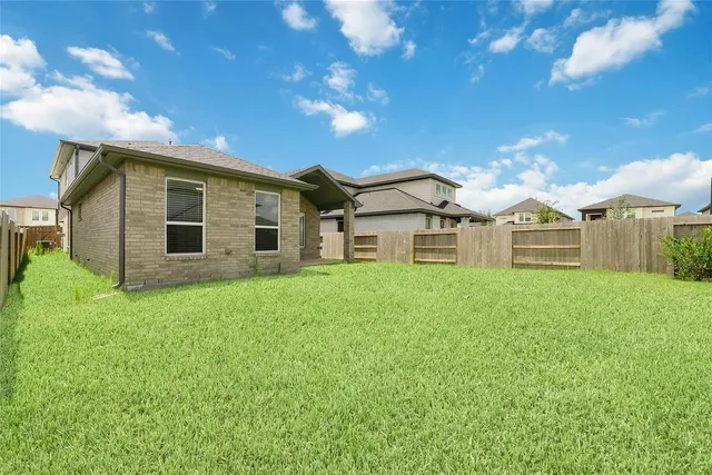 a view of a house with backyard and garden