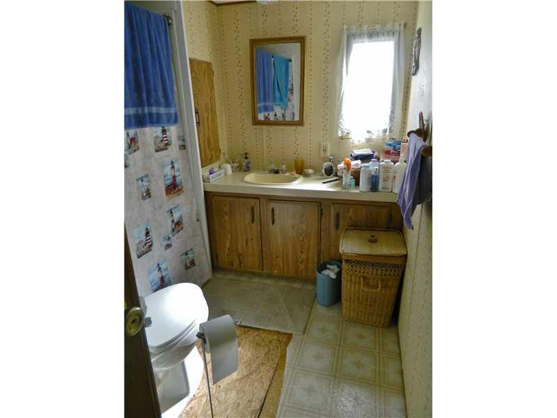 27 River Road Leeds, ME 04263 - Photo 20 of 24 Bathroom. Full Bath