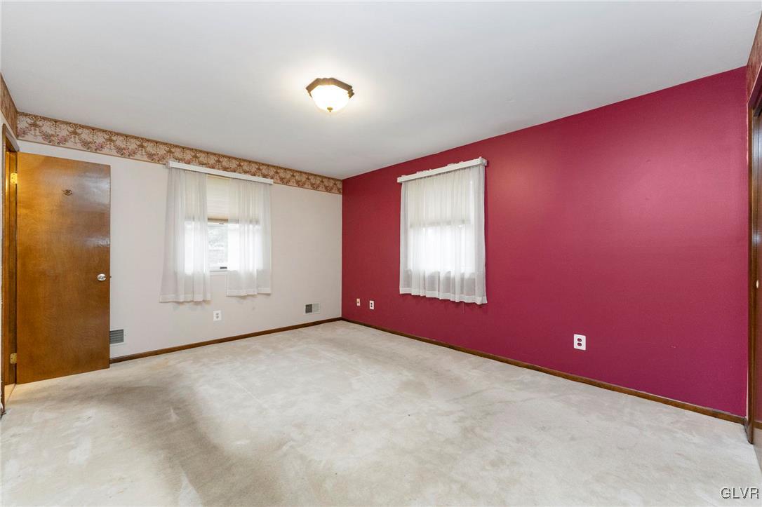 7058 Limerick Square Bethlehem, PA 18017 - Photo 15 of 30 an empty room with windows