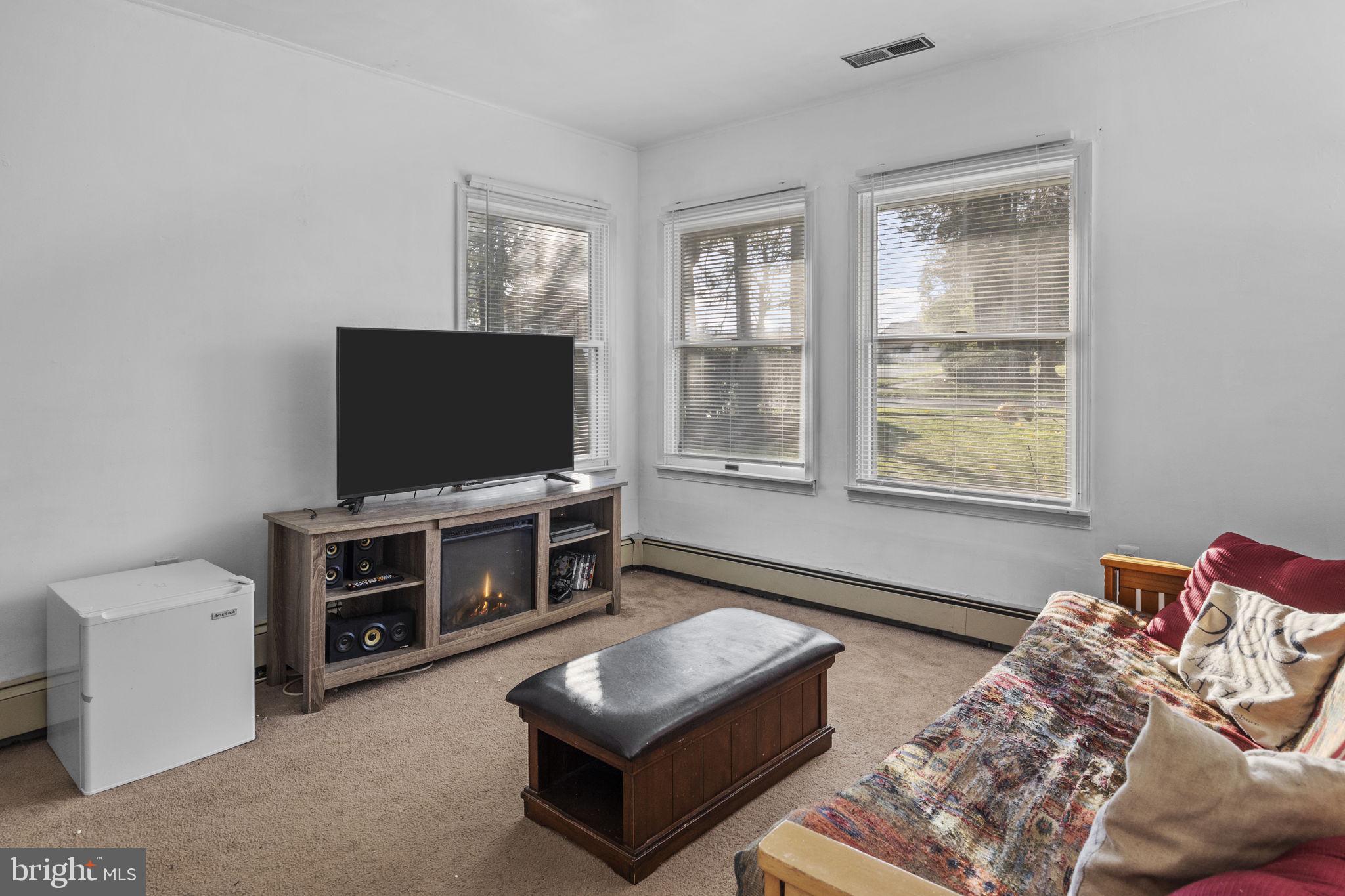 2 June Road Levittown, PA 19056 - Photo 8 of 27