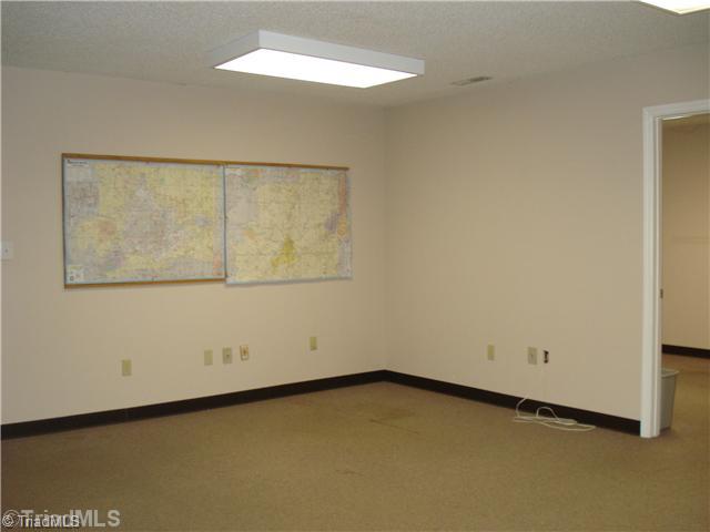7385 Ridge Road Lexington, NC 27295 - Photo 8 of 16 Interior Space/Layout. centralized room