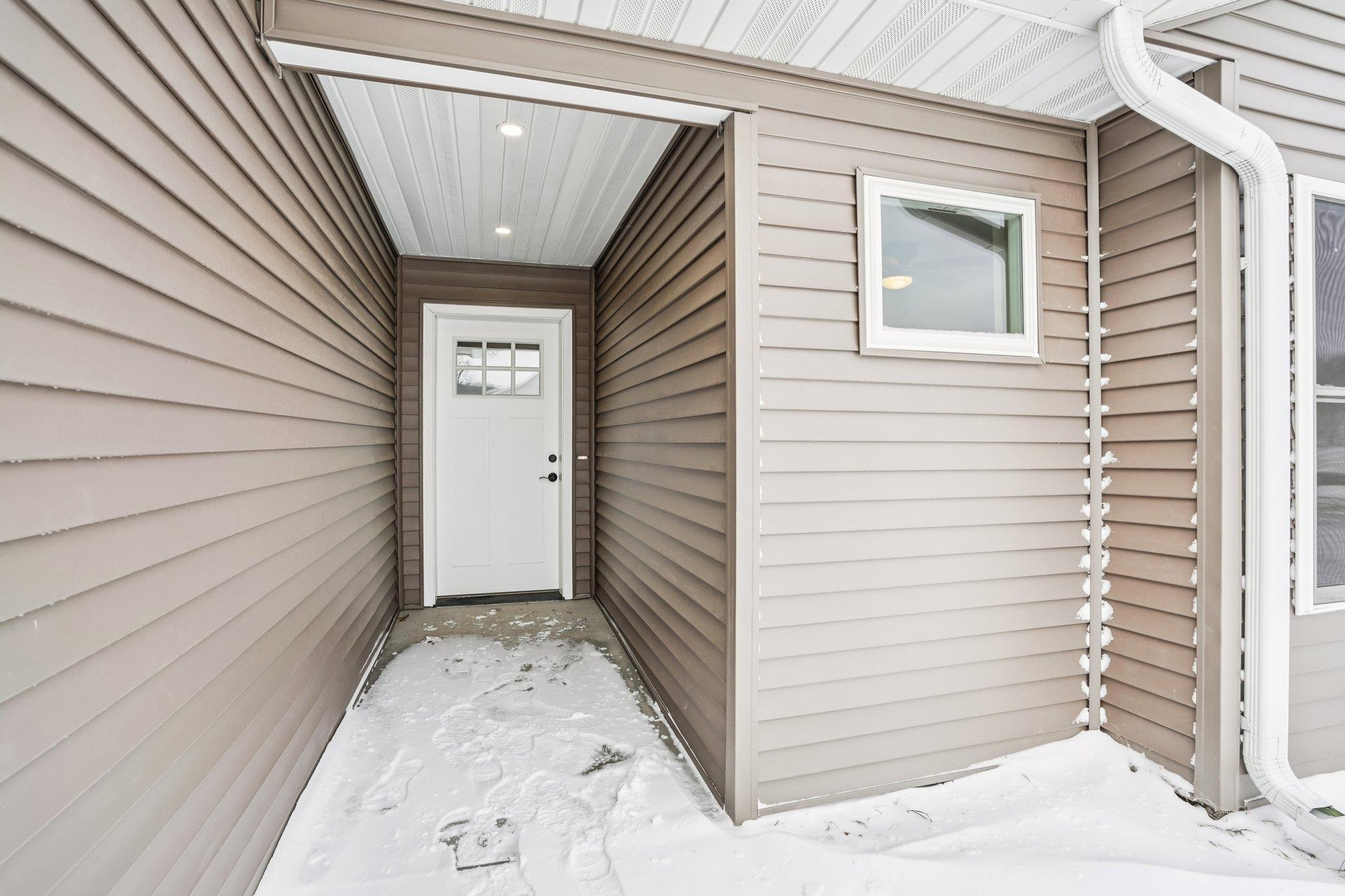 2463 Russell Court Reedsburg, WI 53959 - Photo 4 of 51