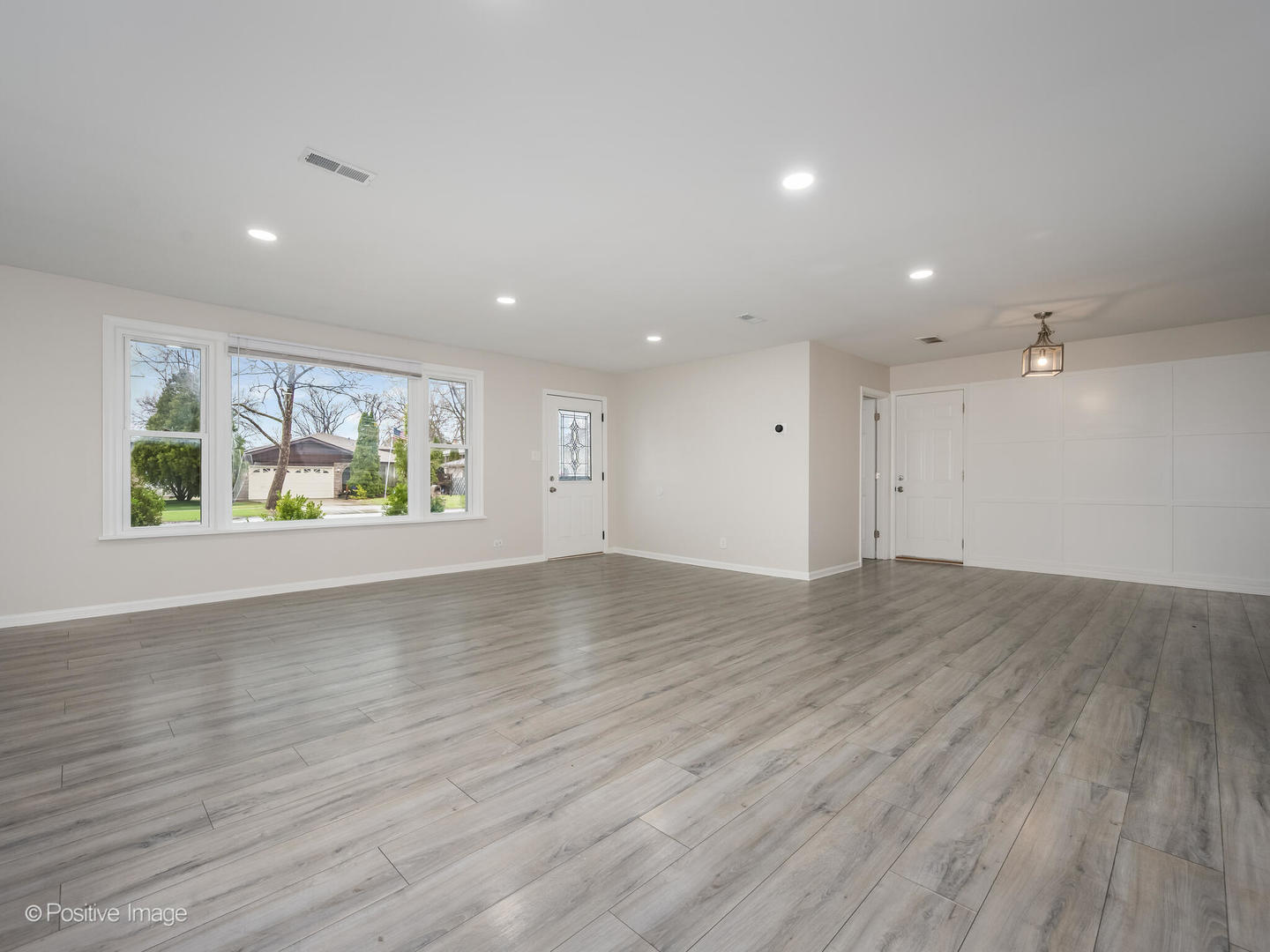 9359 Ridgeland Avenue Oak Lawn, IL 60453 - Photo 3 of 18