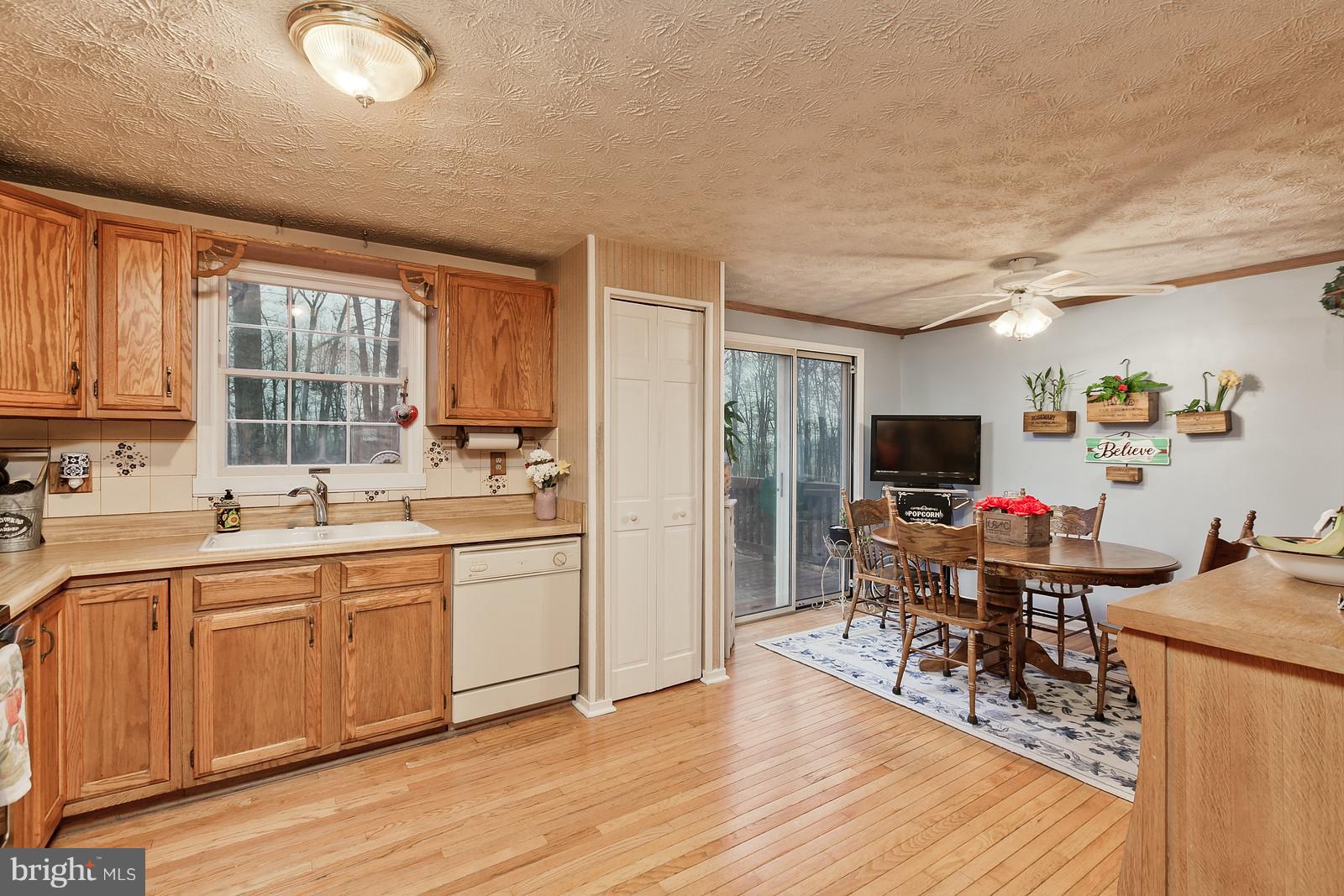 4952 Roop Road Mount Airy, MD 21771 - Photo 8 of 29 Kitchen