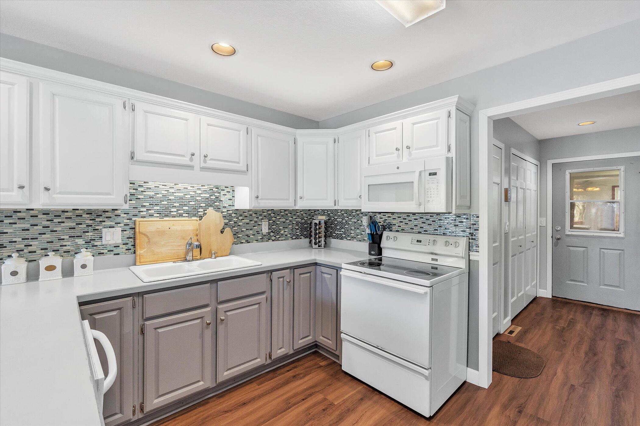 1645 Bunting Road Jackson, MI 49201 - Photo 17 of 43 17-1645-Bunting-Rd-WindowStill-Real-Esta