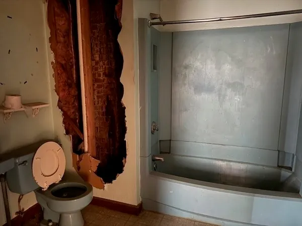 $374,900 | 9 Willow Street, Northbridge, MA 01588