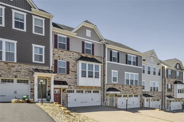 $384,900 | 106 Moyer Hill Drive, Cranberry Township, PA 16066