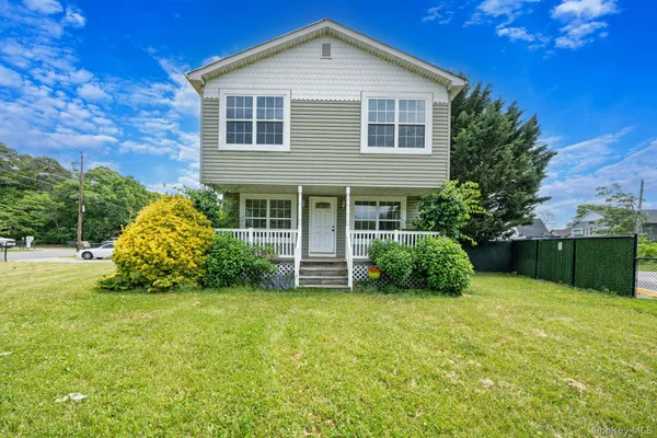 $489,999 | 86 Eleanor Avenue, Mastic, NY 11950