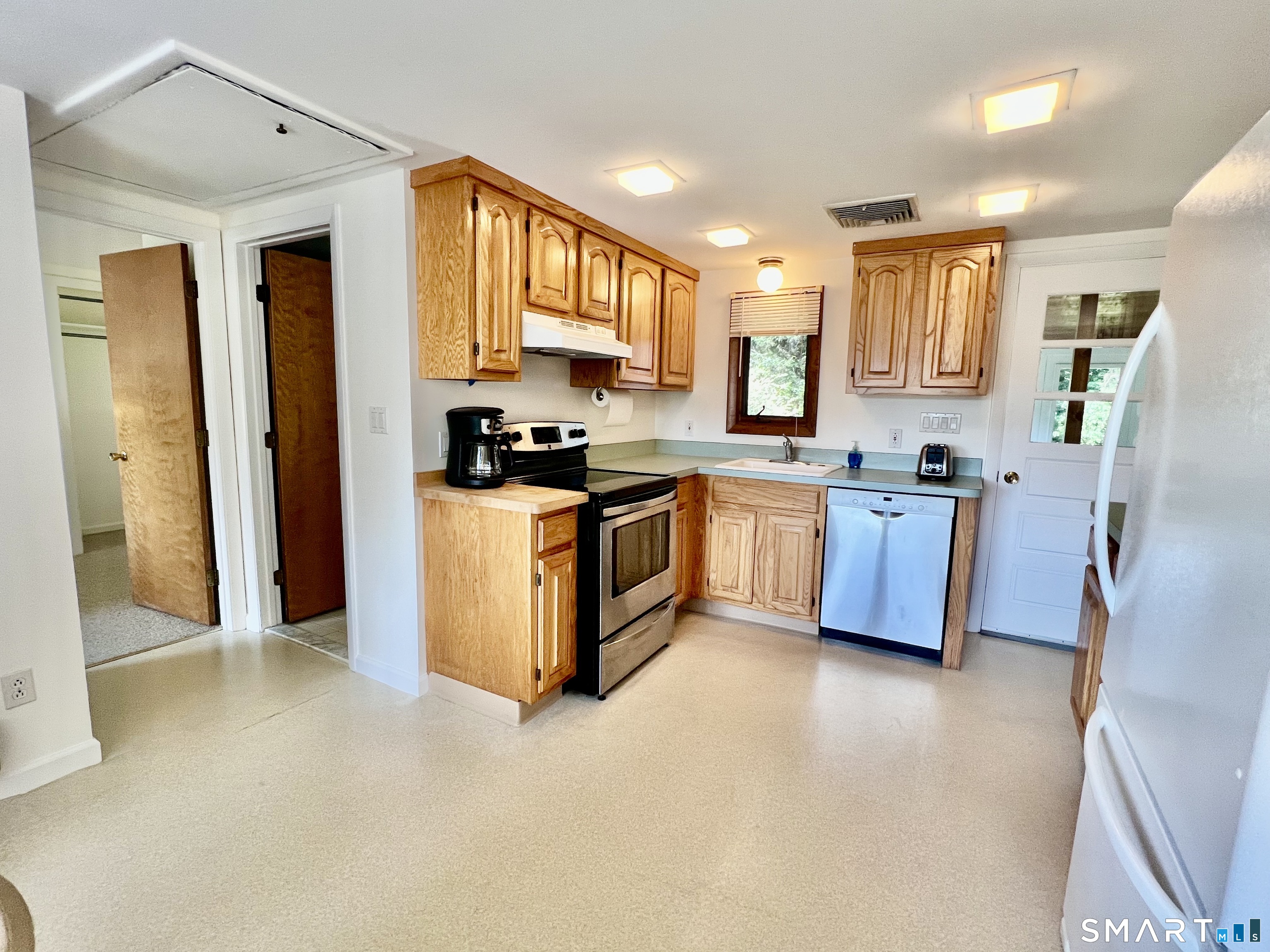 87 Decatur Avenue Guilford, CT 06437 - Photo 6 of 20
