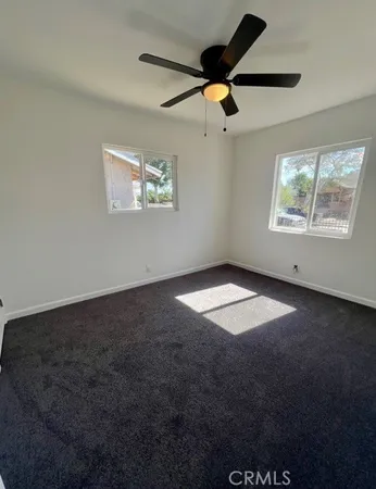 a view of empty room with window