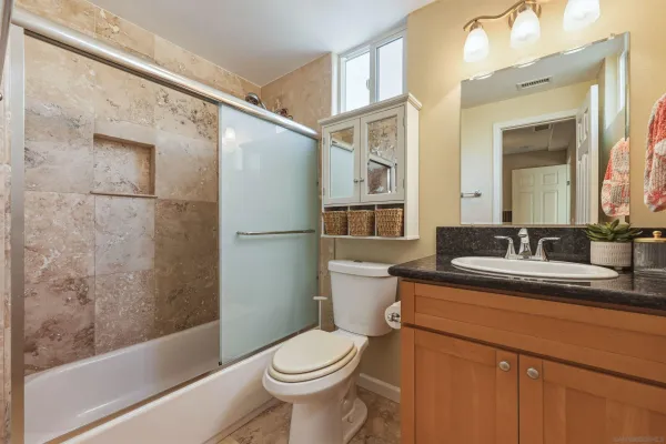 $774,999 | 4626 Calle De Retiro, Oceanside, CA 92057