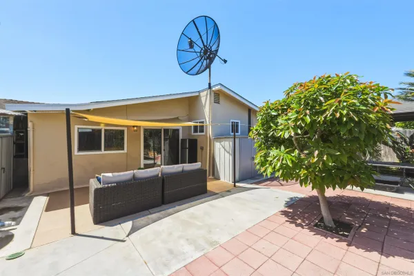 $774,999 | 4626 Calle De Retiro, Oceanside, CA 92057
