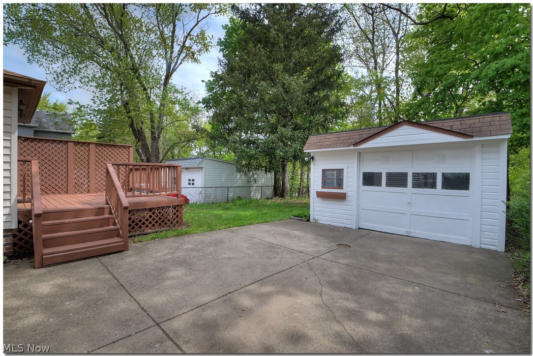 1399 Dill Road Cleveland, OH 44121 - Photo 30 of 35