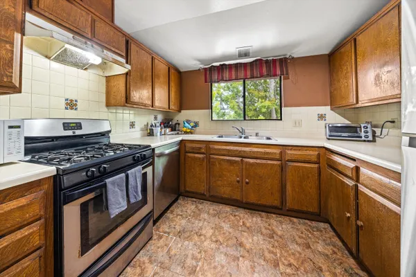 $3,700,000 | 930 Philinda Avenue, Santa Barbara, CA 93103