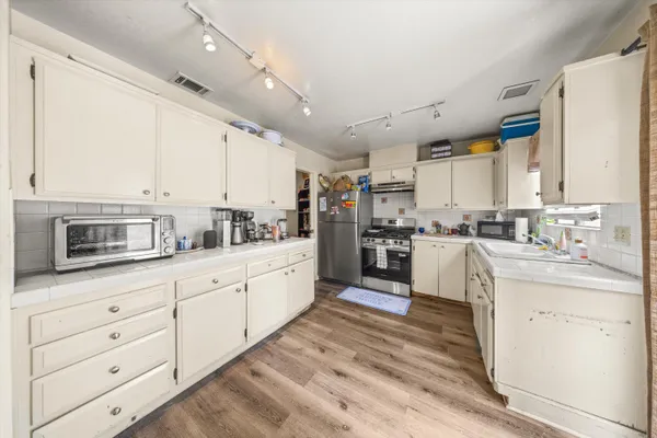 $3,700,000 | 930 Philinda Avenue, Santa Barbara, CA 93103