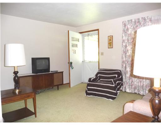 880 Colonial Manor Road North Huntingdon, PA 15642 - Photo 5 of 12 Living Room.