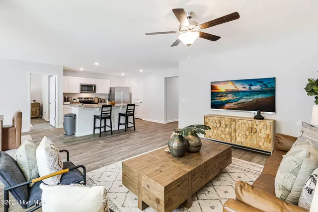 $2,020 | 107 Little Doe Place Southwest, Unit ARIA, Supply, NC 28462