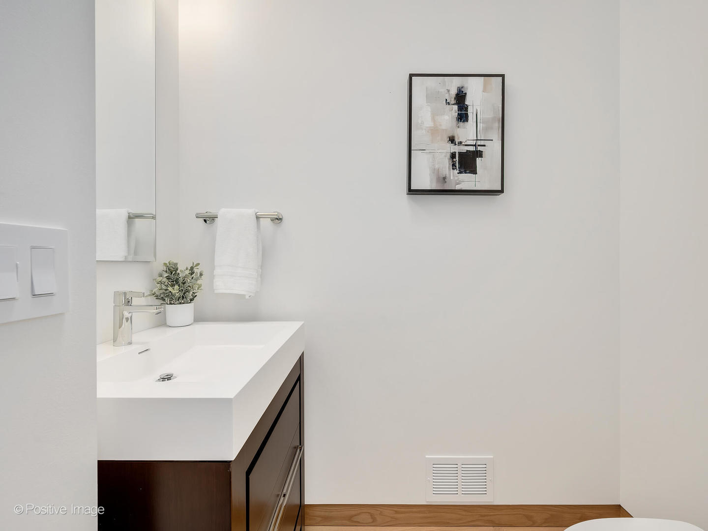 701 Taft Road Hinsdale, IL 60521 - Photo 25 of 42 a bathroom with a sink and a mirror